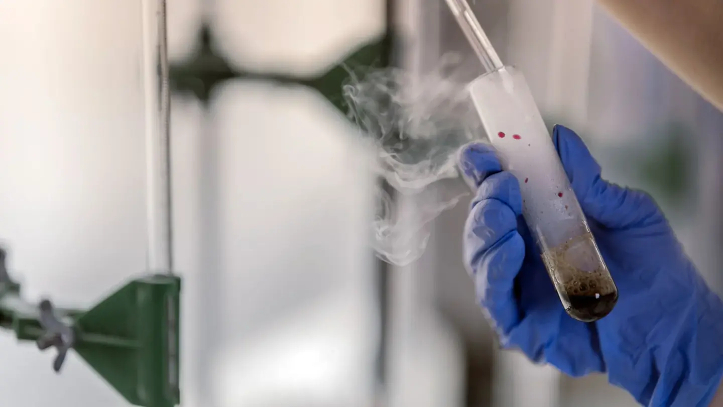 Laboratory analysis under controlled conditions
